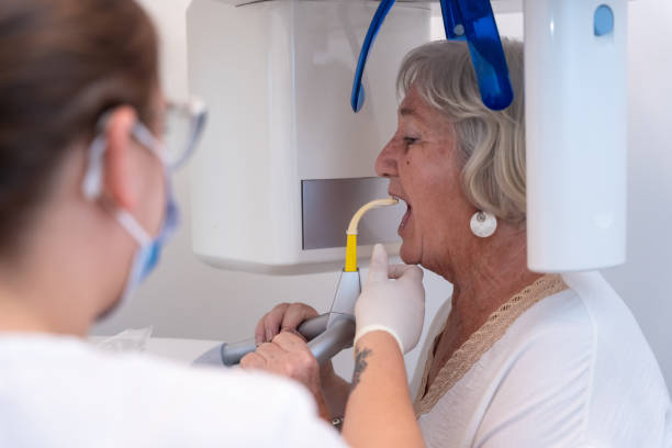 Best Dentist for Tooth Abscess  in Meiners Oaks, CA